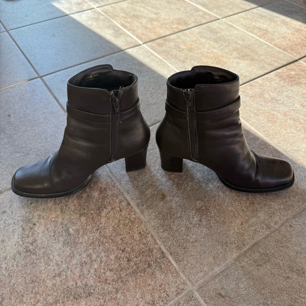 Karen Scott Brown Leather Square Toe Ankle Boots With Buckle Size 6 1/2 - Picture 4 of 9